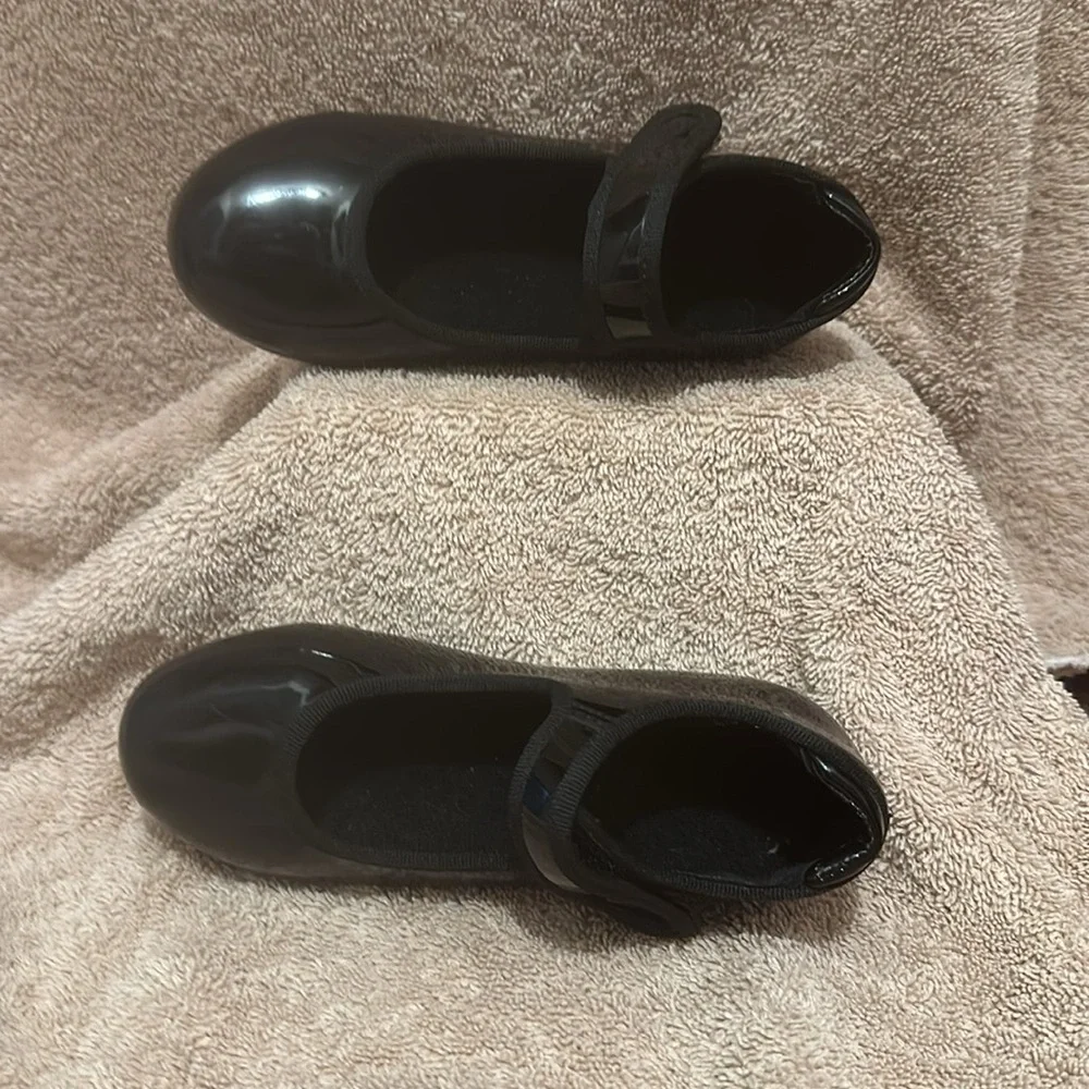 Girl’s Tap Shoes Black Patent Leather-self adjusting strap Size 10M